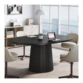 Schwarzer Konferenztisch mit funktionales Design fuer flexible Arbeitsbereiche